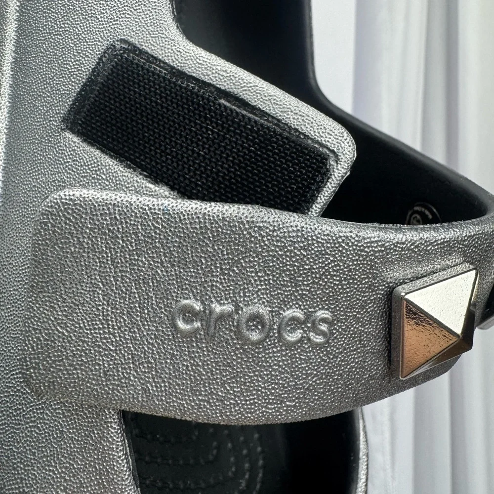 CROCS Metallic Silver Mary Jane Platform Clogs with Studded Strap Women’s Size 7